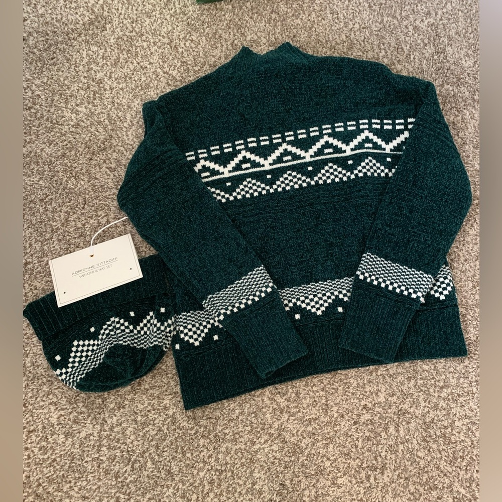 NWT Adrienne Vittadini Women’s Emerald Green Sweater with Matching Hat
